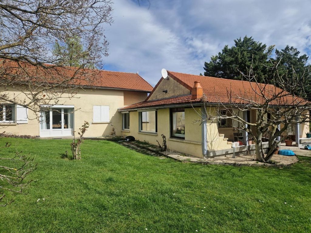 Achat maison à vendre 3 chambres 237 m² - Gannat