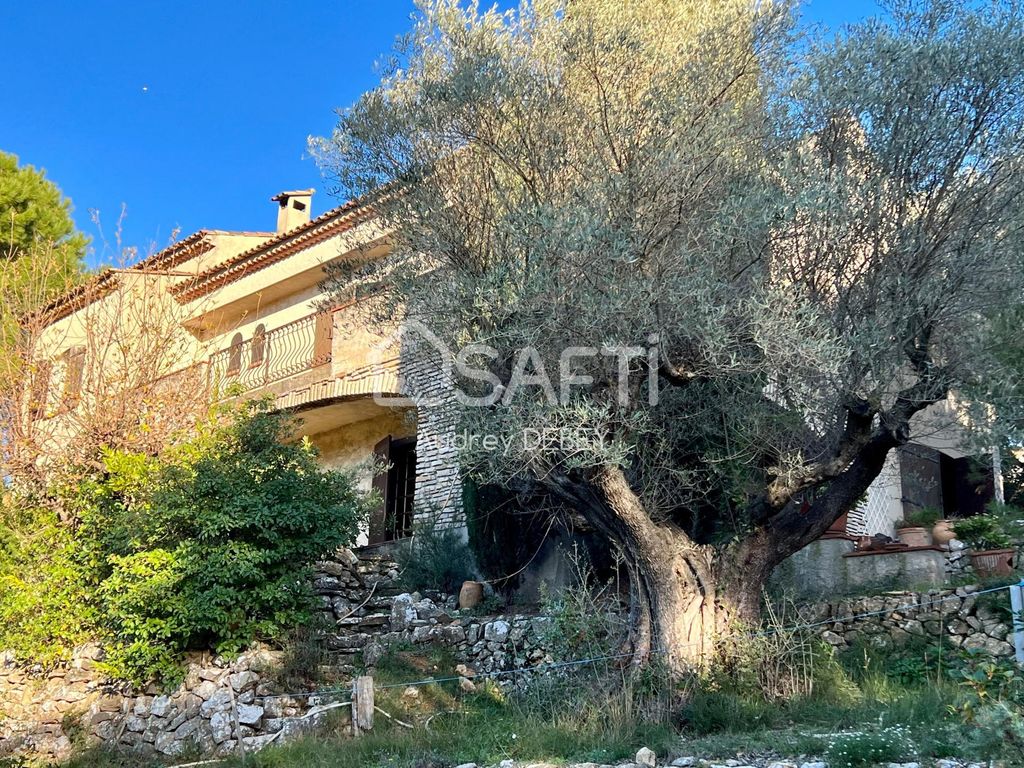 Achat maison à vendre 6 chambres 214 m² - Sanary-sur-Mer