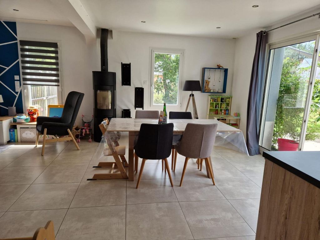 Achat maison à vendre 4 chambres 142 m² - Sainte-Hélène