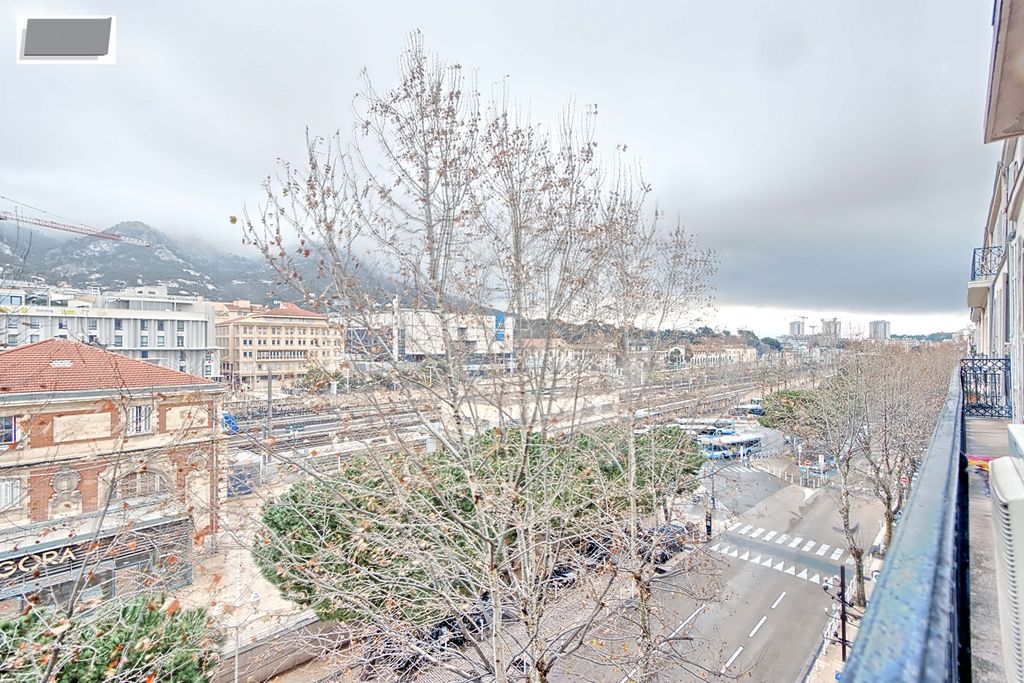 Achat appartement à vendre 5 pièces 108 m² - Toulon