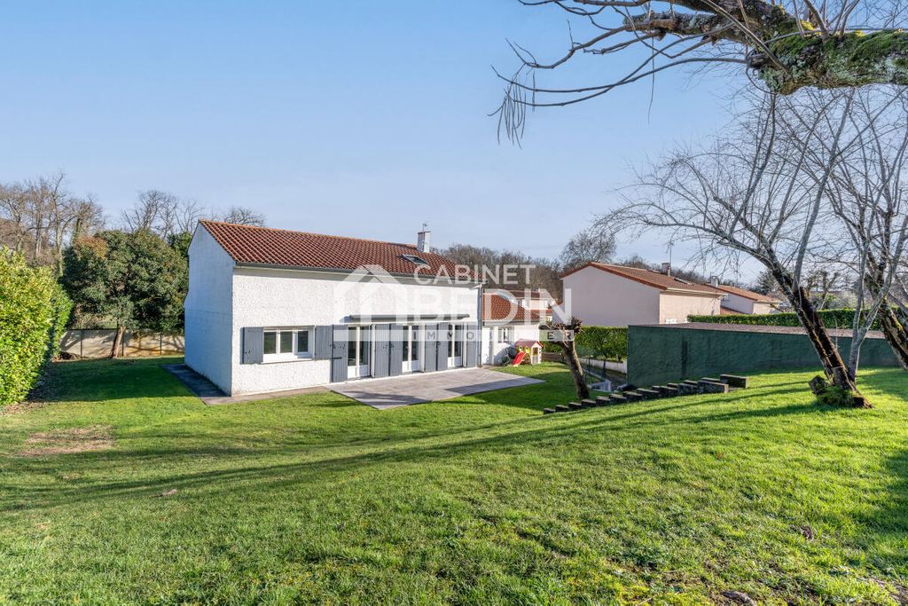 Achat maison à vendre 5 chambres 164 m² - Artigues-près-Bordeaux
