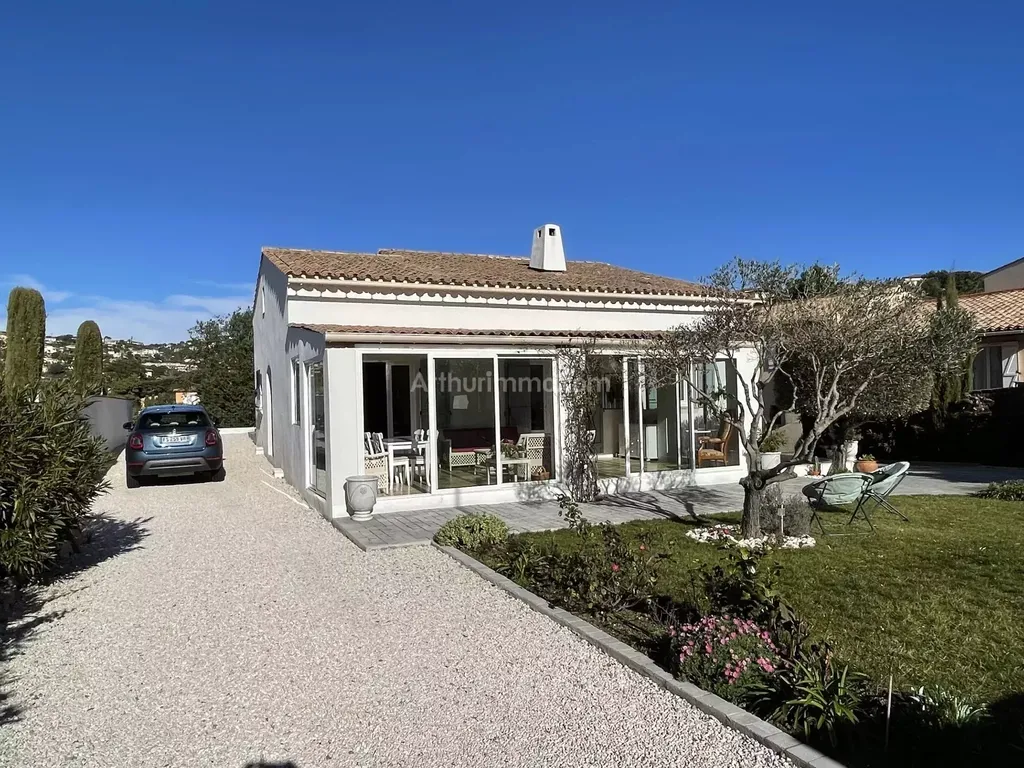 Achat maison à vendre 5 chambres 145 m² - Sainte-Maxime