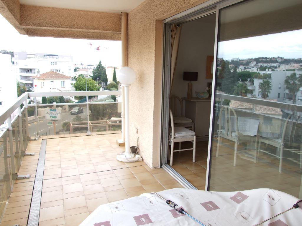 Achat appartement à vendre 2 pièces 52 m² - Saint-Raphaël