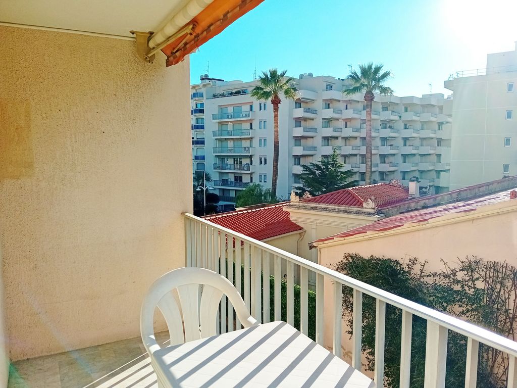 Achat appartement à vendre 2 pièces 62 m² - Saint-Raphaël