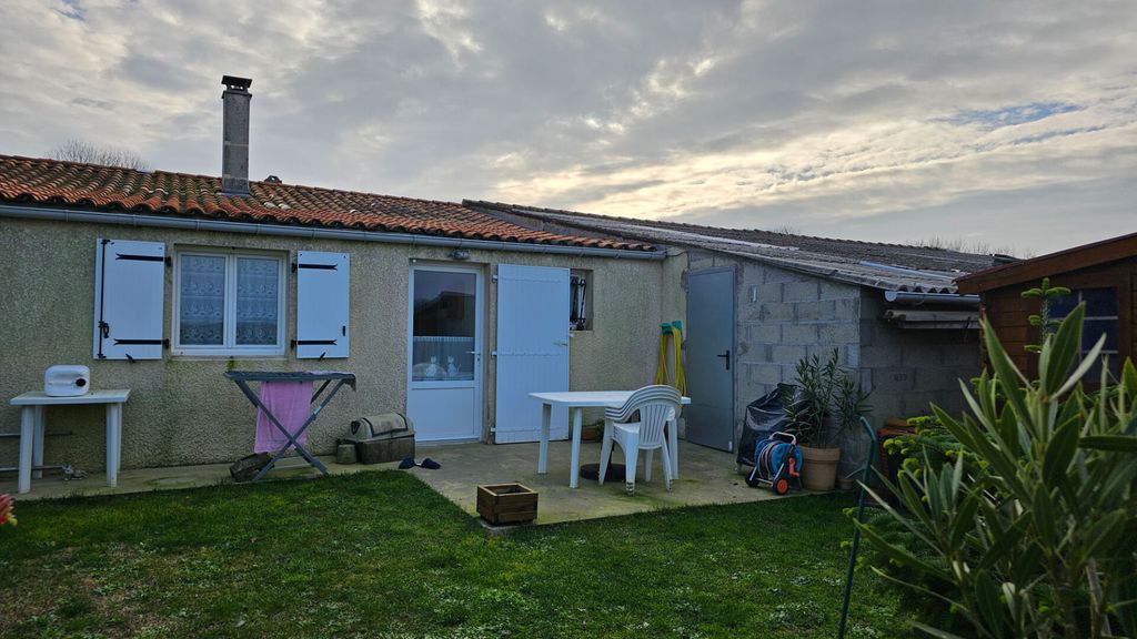 Achat maison à vendre 3 chambres 98 m² - Saint-Nazaire-sur-Charente