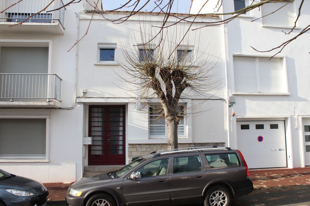 Achat maison à vendre 2 chambres 108 m² - Royan