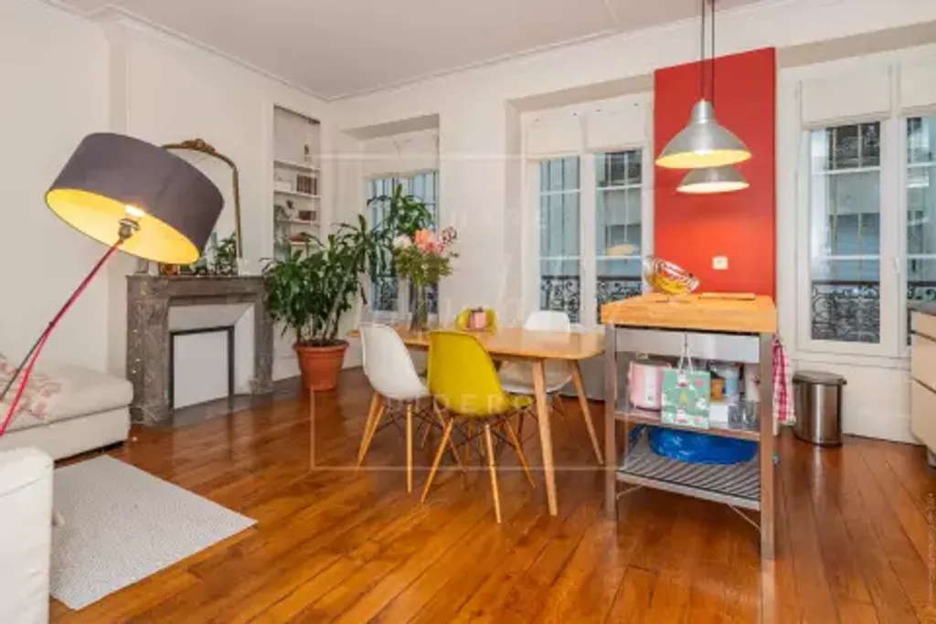 Achat appartement à vendre 2 pièces 49 m² - Paris 10ème arrondissement