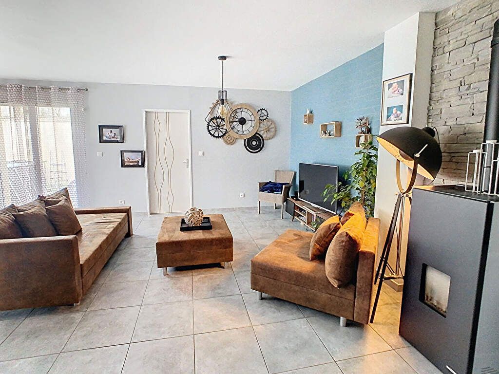 Achat maison à vendre 4 chambres 104 m² - Échevronne