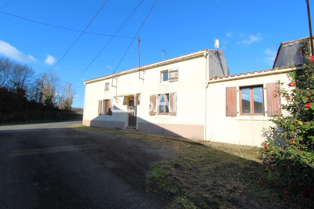 Achat maison à vendre 4 chambres 145 m² - Saint-Cyr-des-Gâts