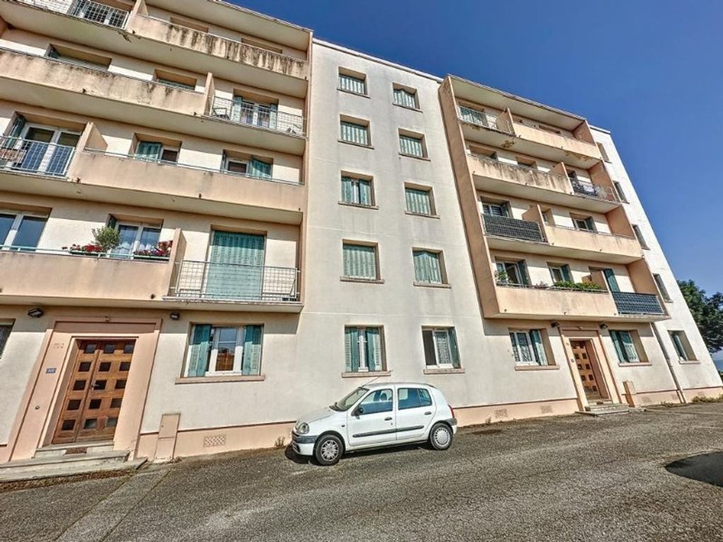 Achat appartement à vendre 4 pièces 63 m² - Les Abrets-en-Dauphiné