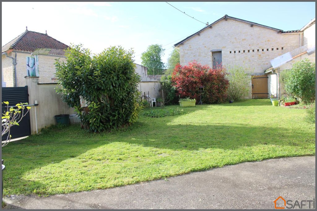 Achat maison à vendre 4 chambres 208 m² - Neuville-de-Poitou
