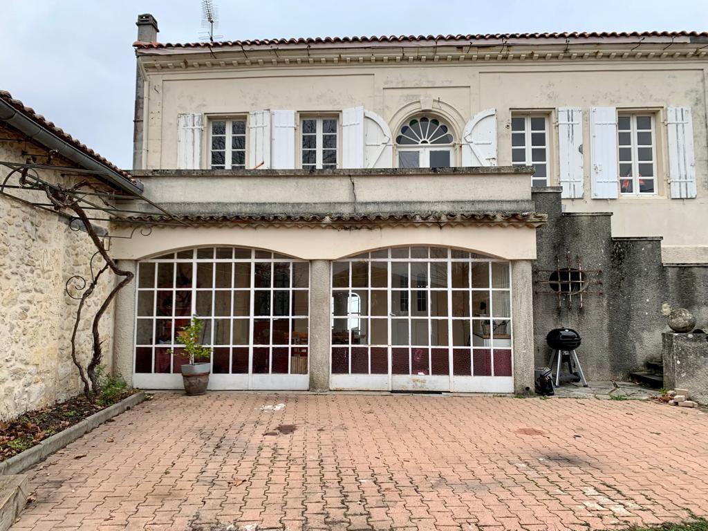 Achat maison à vendre 3 chambres 166 m² - Saint-Loubès