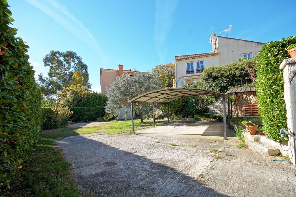 Achat maison à vendre 6 chambres 185 m² - Le Bar-sur-Loup