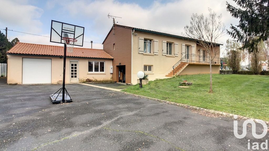 Achat maison à vendre 5 chambres 141 m² - Aigonnay