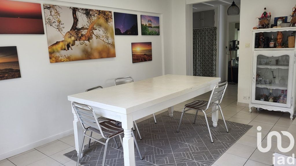 Achat maison à vendre 4 chambres 159 m² - Saint-Genès-de-Lombaud