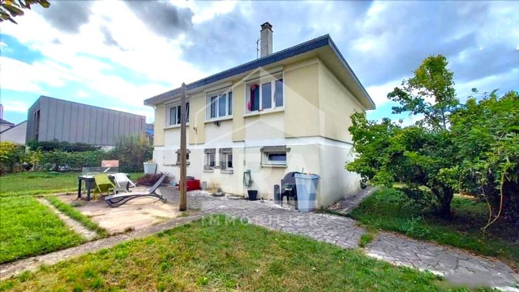 Achat maison à vendre 4 chambres 117 m² - Laval