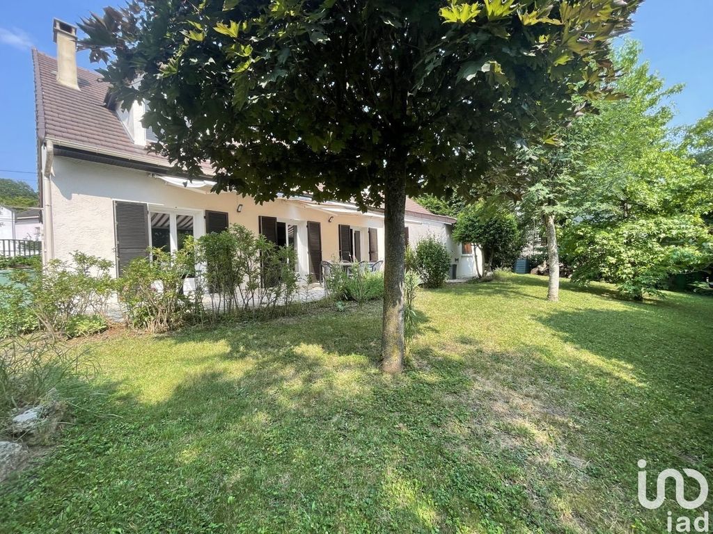 Achat maison à vendre 4 chambres 176 m² - Varennes-Jarcy