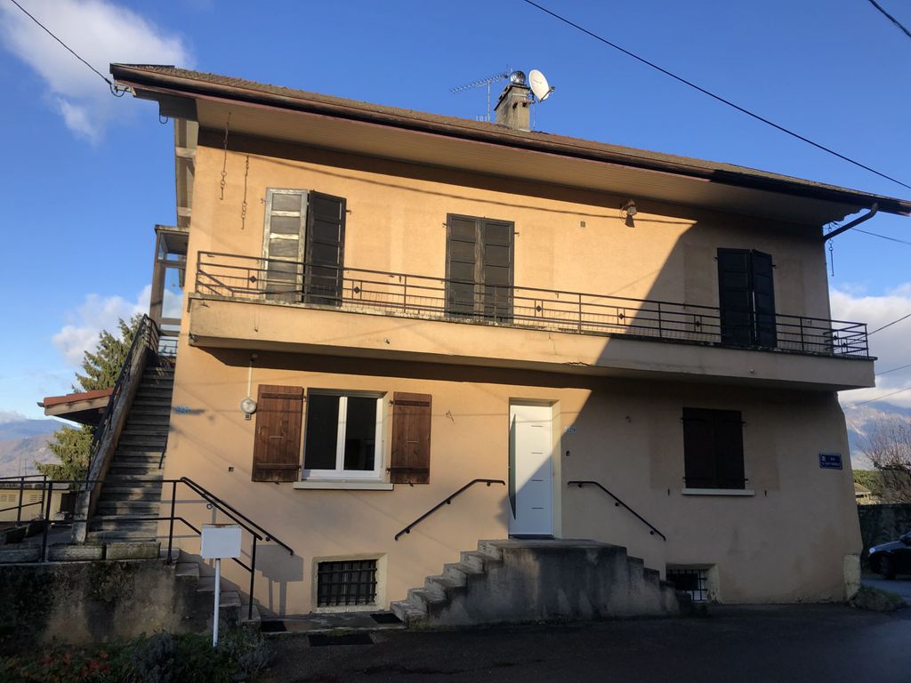 Achat appartement à vendre 5 pièces 146 m² - Saint-Pierre-en-Faucigny
