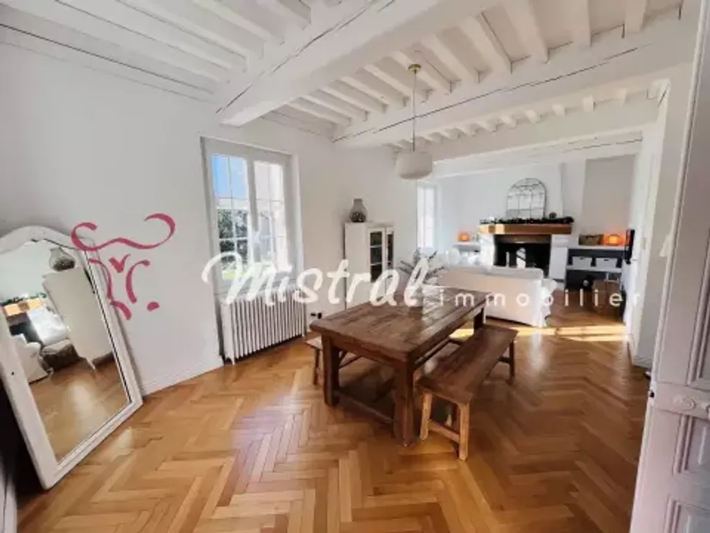 Achat maison à vendre 5 chambres 162 m² - Aigues-Mortes