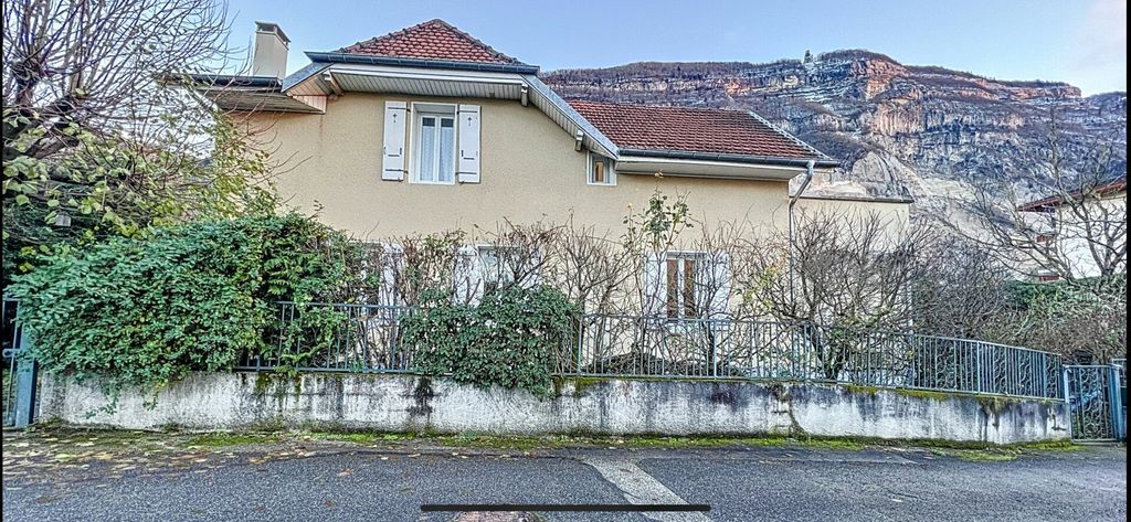 Achat maison à vendre 5 chambres 180 m² - Étrembières