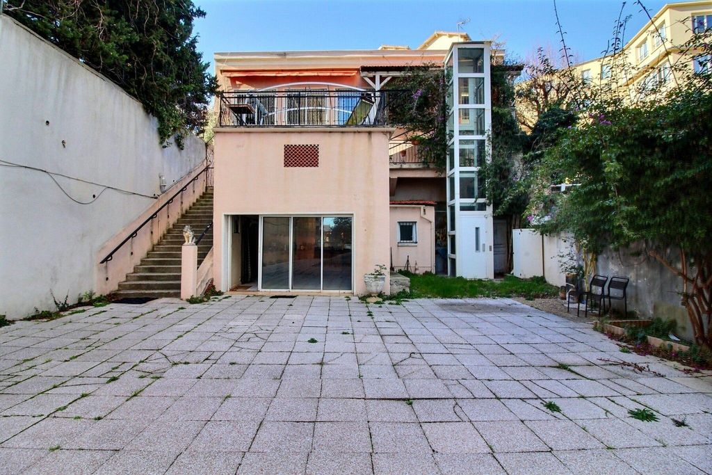 Achat maison à vendre 4 chambres 158 m² - Marseille 6ème arrondissement