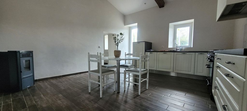 Achat maison à vendre 3 chambres 195 m² - Les Landes-Genusson