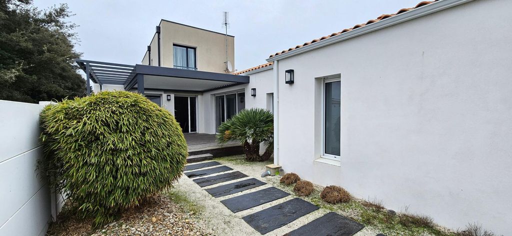Achat maison à vendre 3 chambres 157 m² - Les Sables-d'Olonne