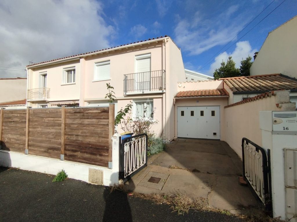 Achat maison à vendre 3 chambres 73 m² - La Rochelle