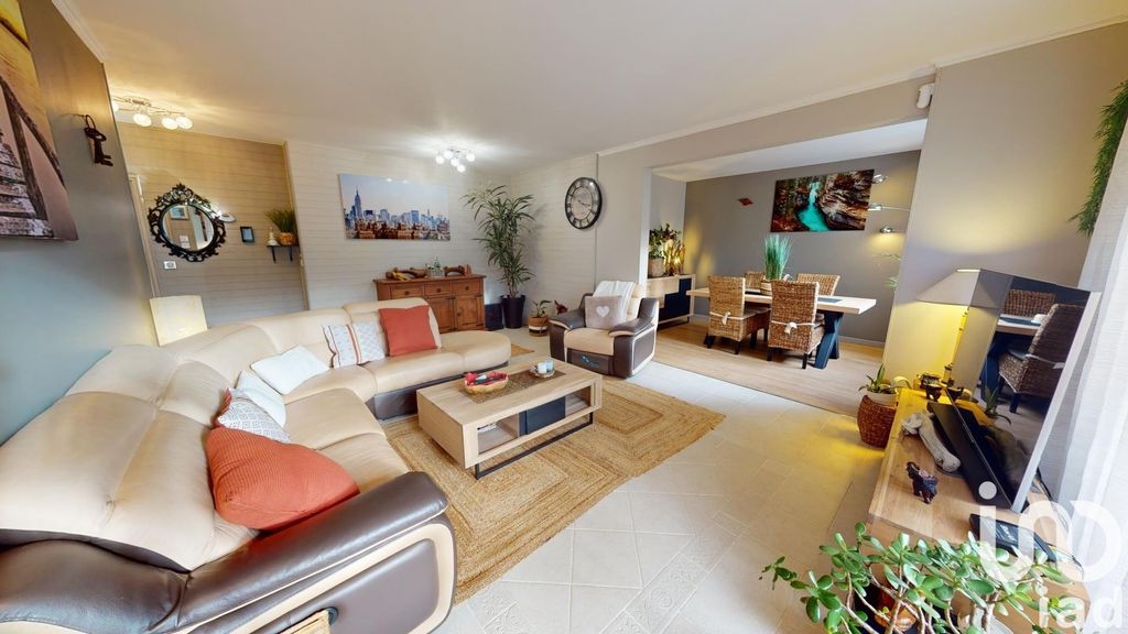 Achat appartement à vendre 5 pièces 110 m² - Vaux-le-Pénil