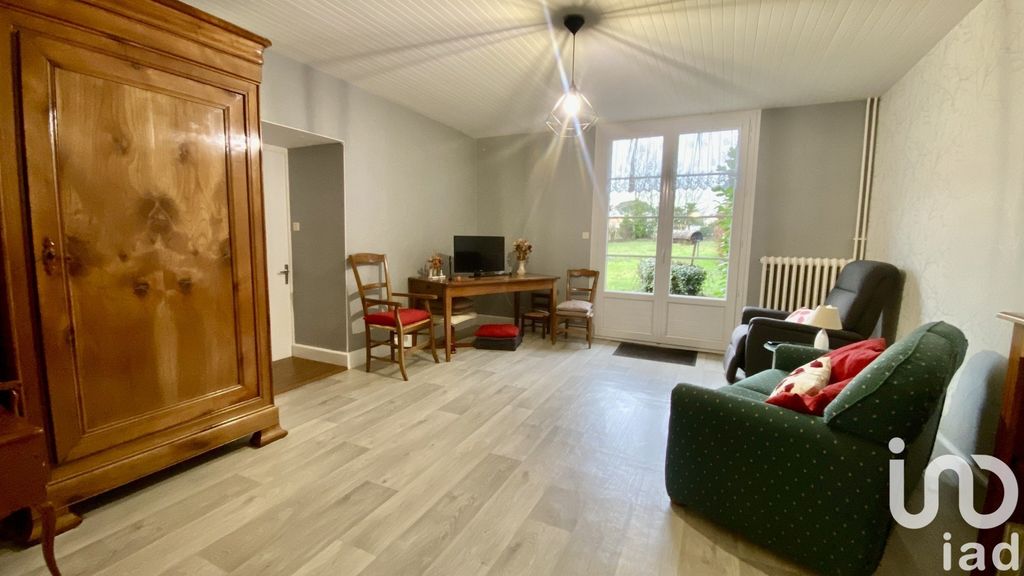 Achat maison à vendre 4 chambres 153 m² - Saint-Maurice-le-Girard