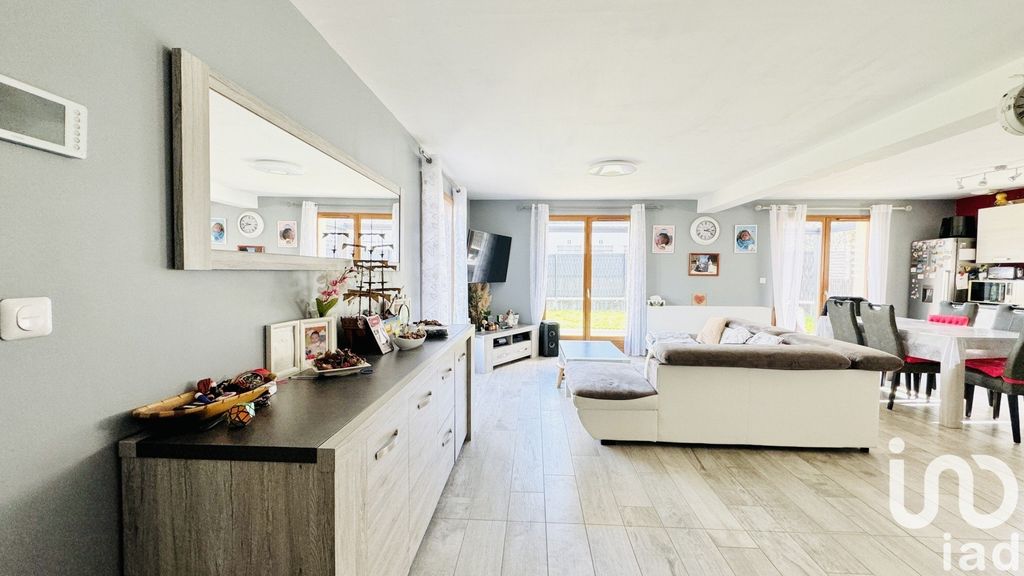 Achat maison à vendre 4 chambres 104 m² - Saint-Pierre-en-Faucigny