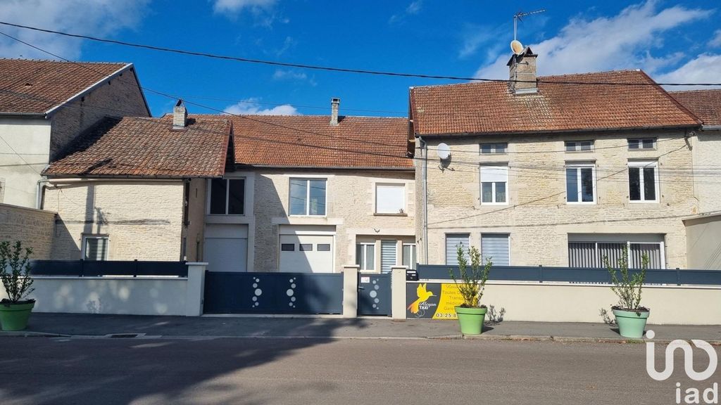 Achat maison à vendre 5 chambres 250 m² - Le Montsaugeonnais