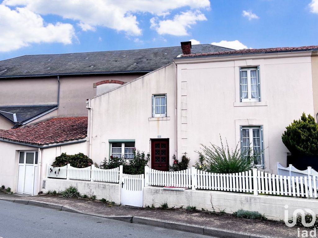 Achat maison à vendre 2 chambres 90 m² - Antigny