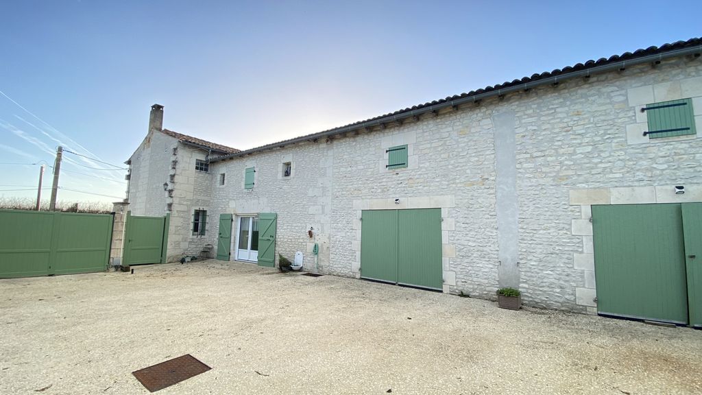 Achat maison à vendre 4 chambres 192 m² - Saint-Dizant-du-Gua