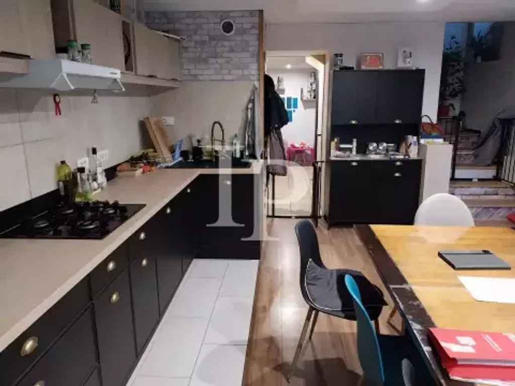 Achat maison à vendre 2 chambres 89 m² - Pouilly-sous-Charlieu