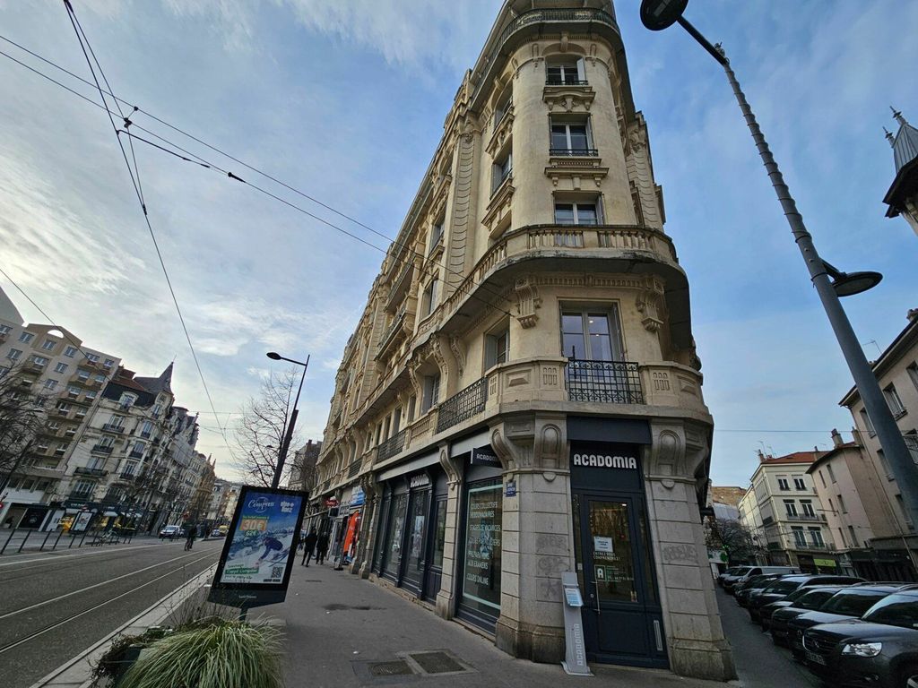 Achat appartement à vendre 7 pièces 197 m² - Saint-Étienne