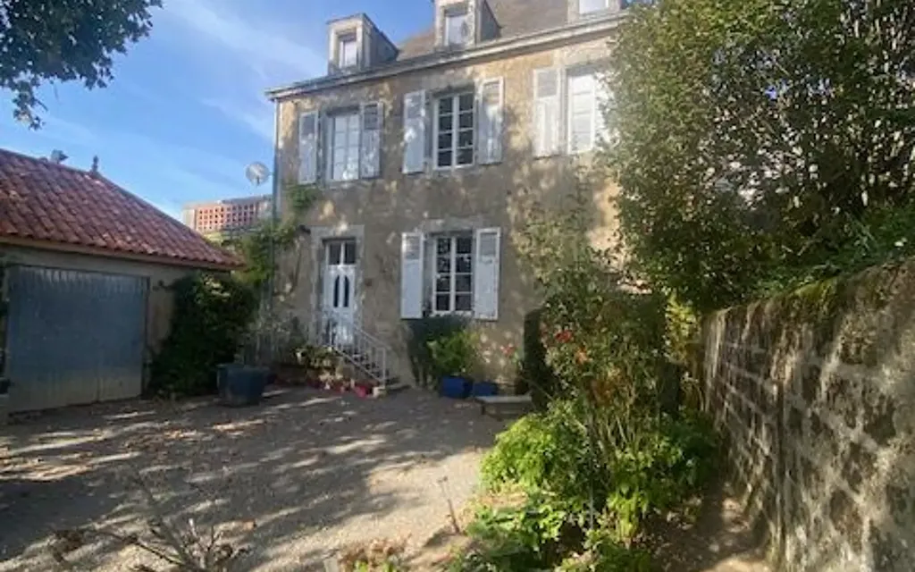 Achat maison à vendre 5 chambres 262 m² - Olonne-sur-Mer