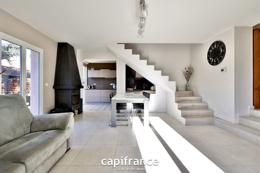 Achat maison à vendre 5 chambres 121 m² - Saint-Genis-Laval