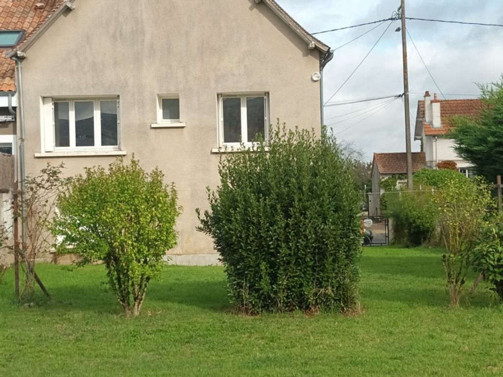 Achat maison à vendre 3 chambres 83 m² - Montmorillon