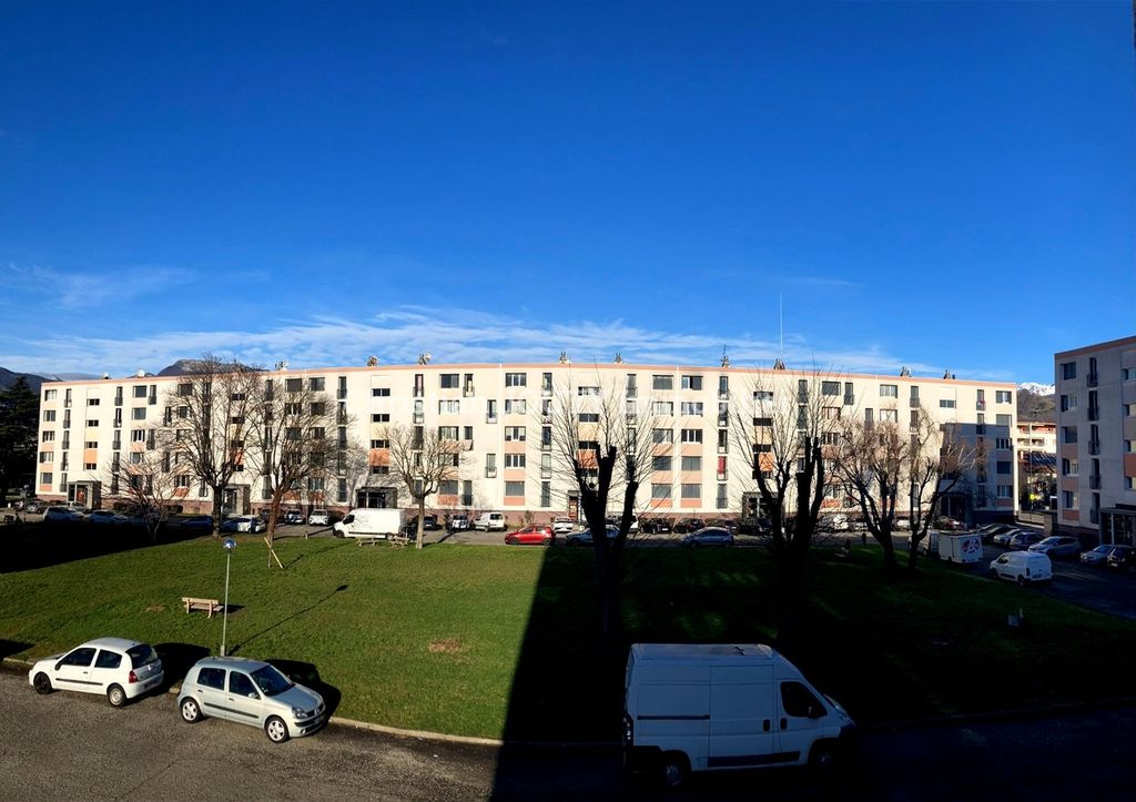 Achat appartement à vendre 3 pièces 54 m² - Saint-Martin-d'Hères