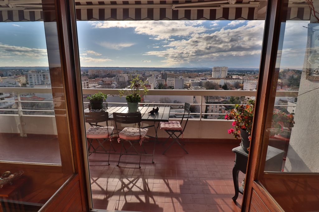 Achat appartement à vendre 4 pièces 129 m² - Nîmes