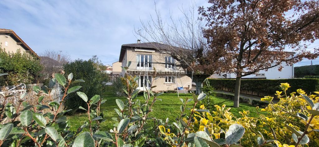 Achat maison à vendre 6 chambres 209 m² - Bourg-lès-Valence