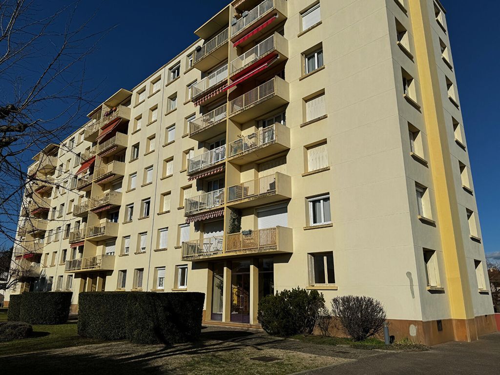 Achat appartement à vendre 3 pièces 59 m² - Villerest