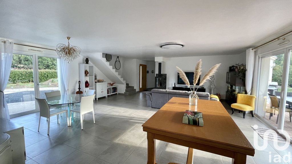Achat maison à vendre 5 chambres 172 m² - Saint-Hilaire-de-Riez