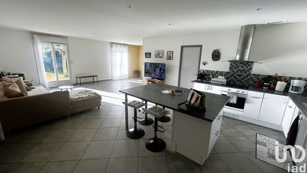Achat maison à vendre 3 chambres 96 m² - Saint-Loubès