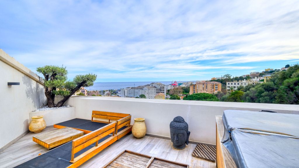 Achat appartement à vendre 5 pièces 250 m² - Bastia