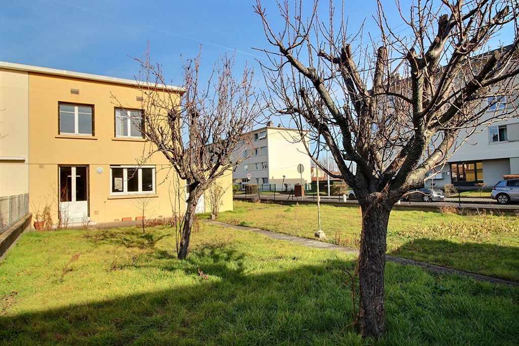 Achat maison à vendre 3 chambres 88 m² - Clermont-Ferrand