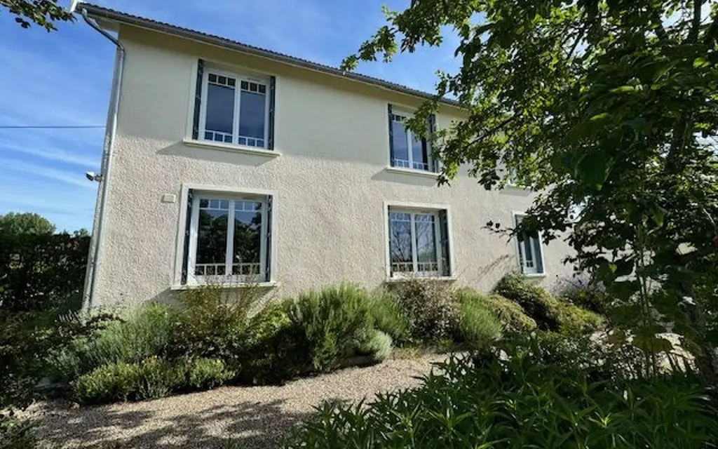 Achat maison à vendre 4 chambres 165 m² - Saint-Astier