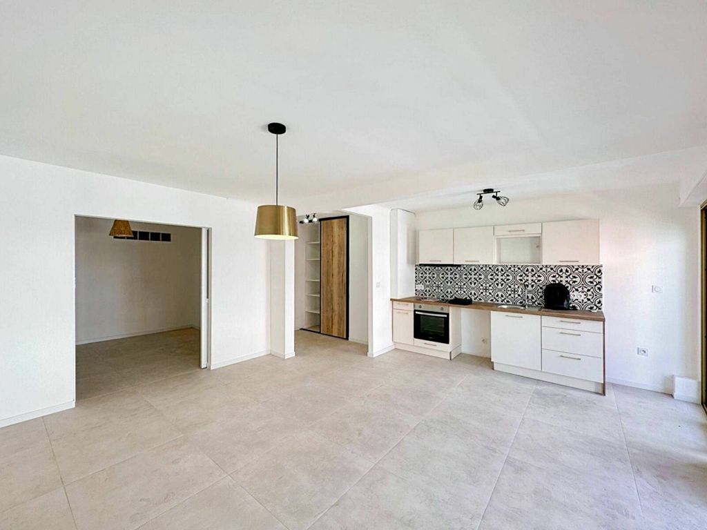 Achat appartement à vendre 2 pièces 43 m² - Saint-Raphaël