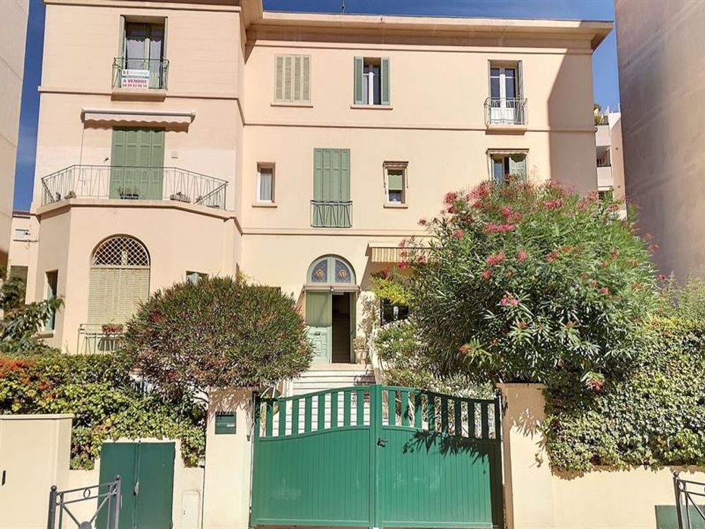 Achat appartement à vendre 3 pièces 64 m² - Saint-Raphaël